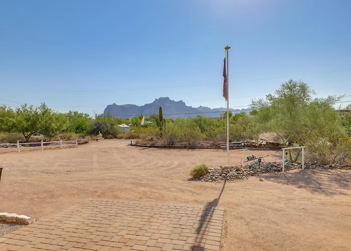 Brand New Casita By Superstition Mtns: Patio Holiday home *